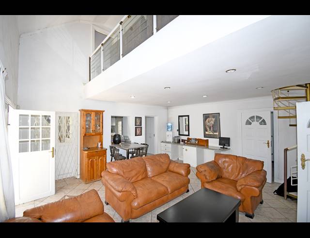 5 BEDROOM HOUSE FOR SALE IN HURLINGHAM